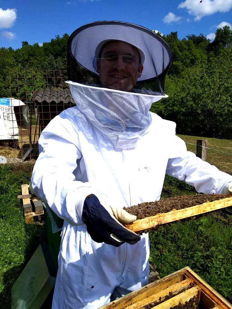 HP Jens Fach der erste Bienenkontakt 1
